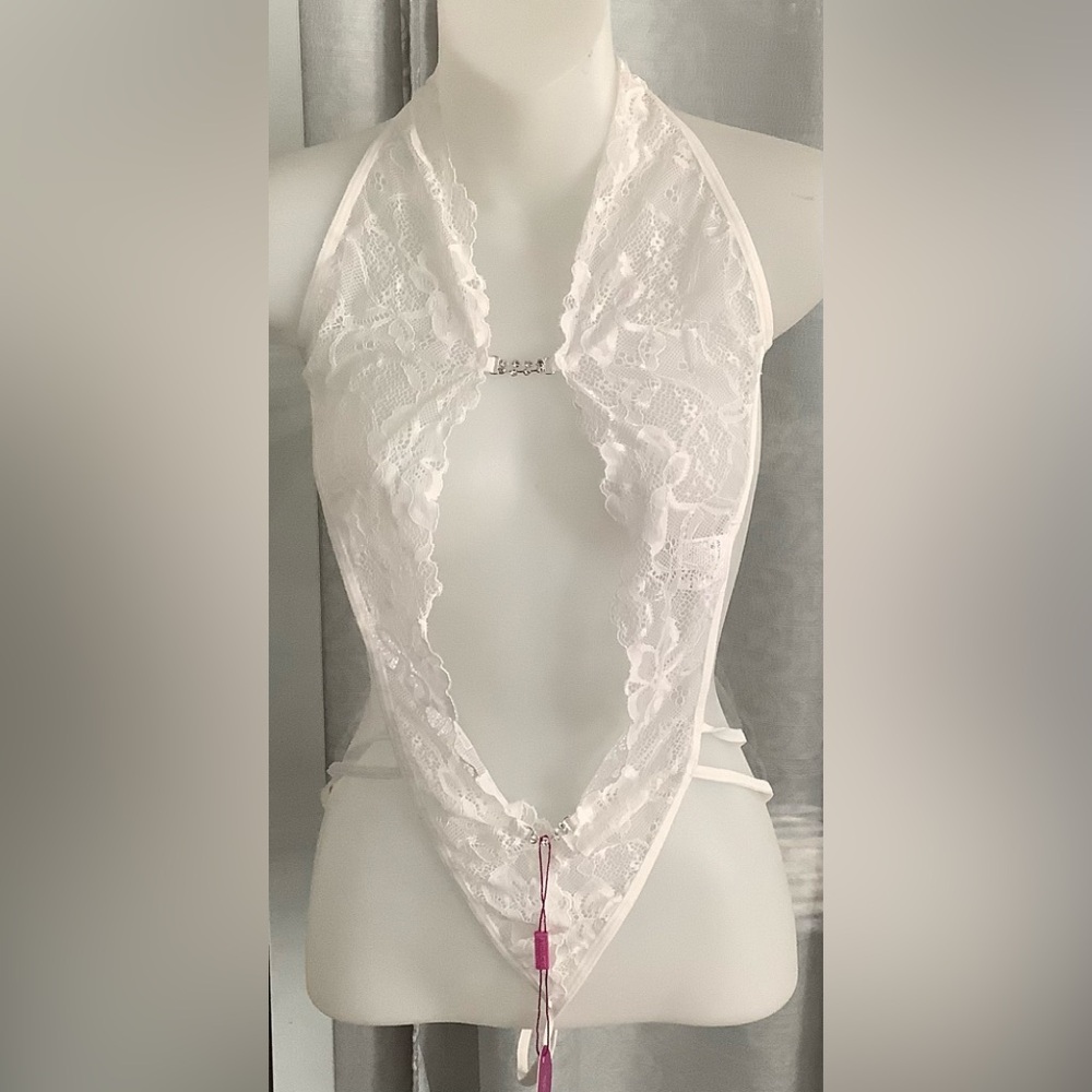 AVIDLOVE DEEP V LACE TEDDY BODYSUIT